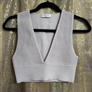 Babaton Aritzia Sculpt Knit Deep V Crop Tank‎ Lavender Purple Medium
